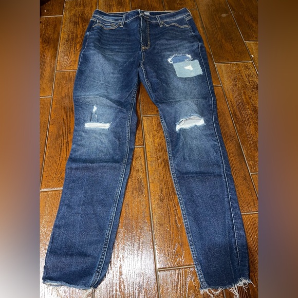 Old Navy 360 Stretch Extra High Rise Rockstar Super Skinny Patchwork Ripped Jean - Picture 2 of 8